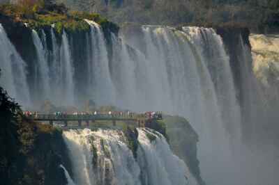 Menschen am Wasserfall Cataratas do Iguaçu - Brasil, Brazil